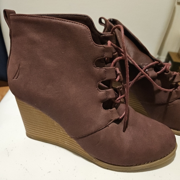 Nautica Rhodes Mauve Wedge Stacked Booties Size 10 - Picture 1 of 6